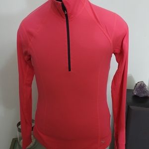 Old Navy Semi fitted workout top long sleve..Size M.